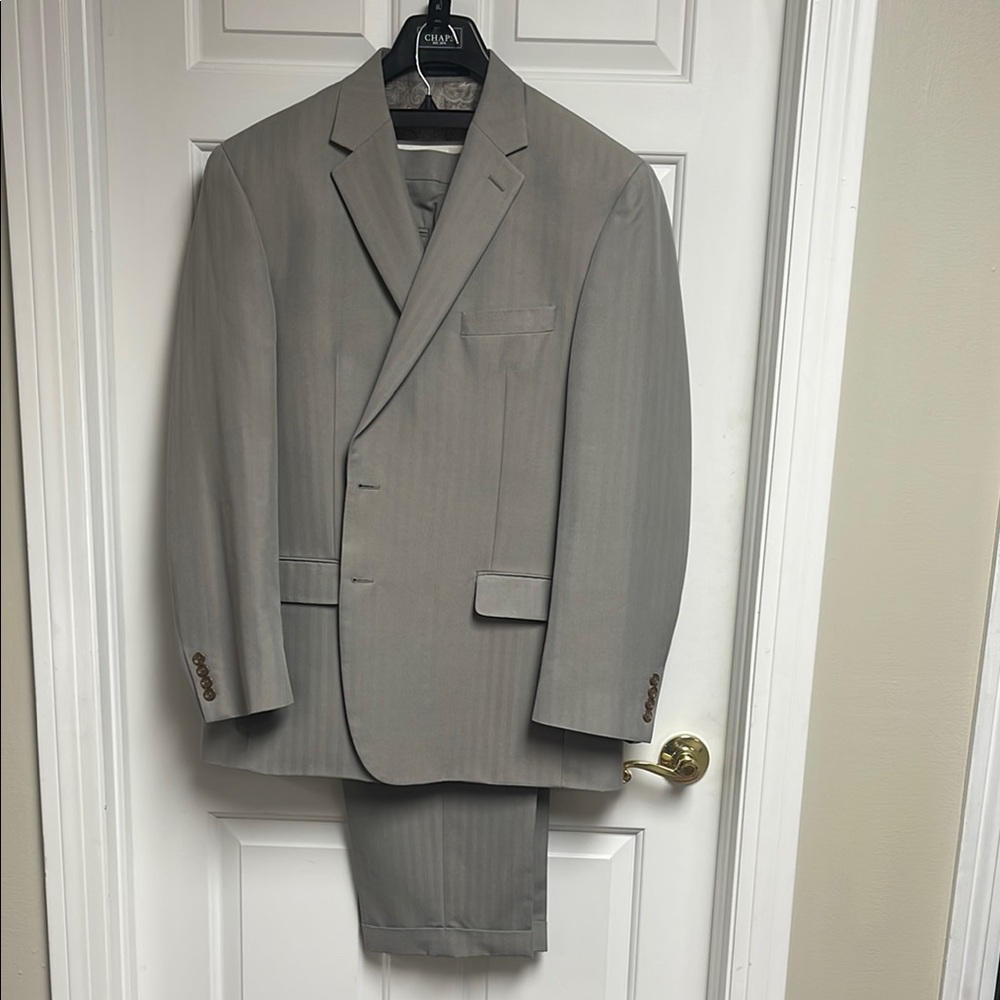 Chaps Gray Suit Classic Design